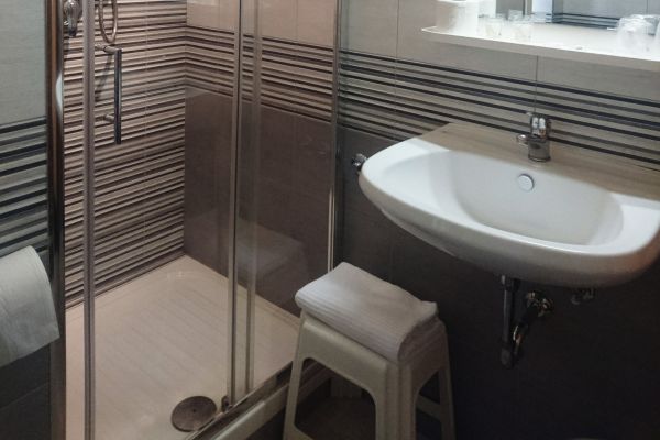 Giappone Inn Parking (Livorno)